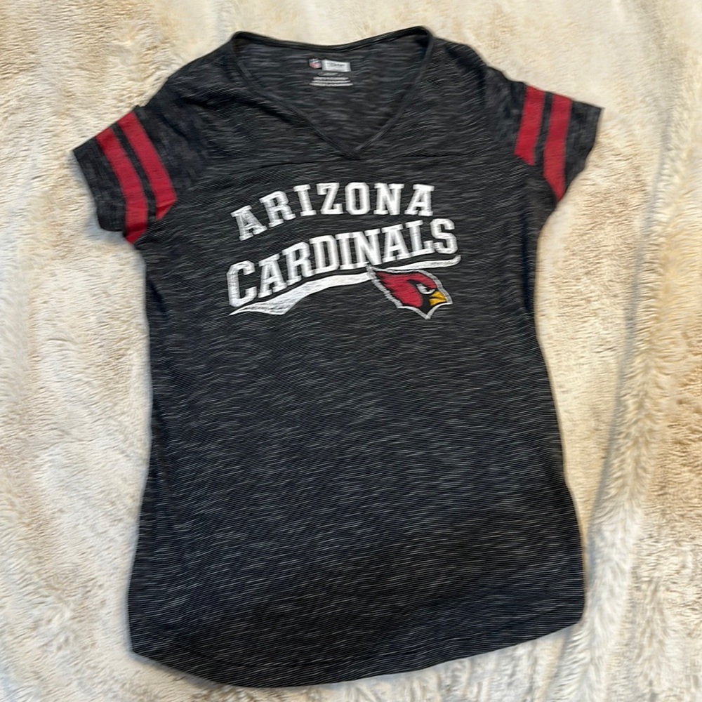 Arizona cardinals T-shirt size medium.
